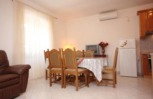 Apartments by the sea Sutomiscica, Ugljan - 8474 - Photo 22