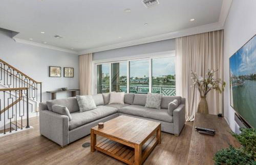 Waterfront Oasis 3 BR/4 beds~3 min walk to beach. - Foto 1