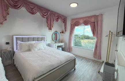 Disney Princess and Heroes Apartment Accessible - Foto 1