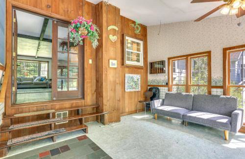 Sparrow Bush Retreat w/ Pool & Screened Porch - Foto 13