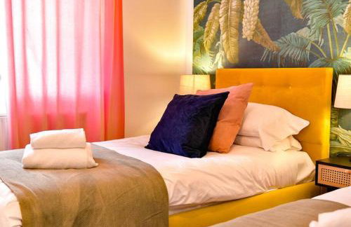 Stylish 3 Bed Home with Parking! - Photo 32