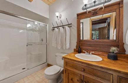 Ellis Peak by Avantstay Beautiful Mckinney Cabin w/ Filtered Lake Views - Foto 66