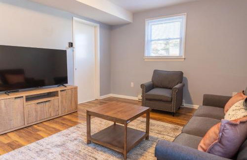 Charming 3BR Home With a Deck and Yard - Photo 13