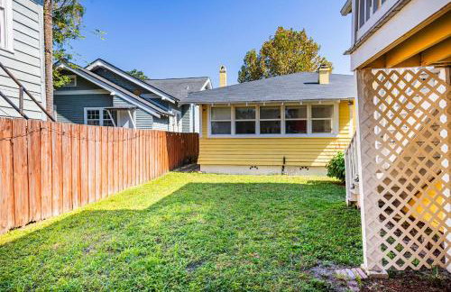 Bright and Sunny Springfield Carriage House - Photo 34