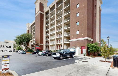 Dog-friendly downtown condo with riverfront balcony - walk to shops & eateries - Foto 24