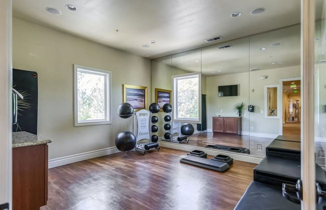 2BR Getaway Pool Gym Basketball Court Theater Access - Photo 30