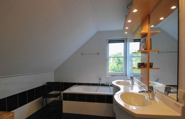 Thatched Villa With Bath in a Holiday Park - Foto 17