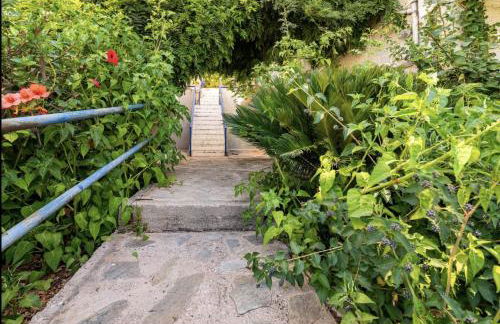 Panoramic Seaview Maisonette with Garden - Photo 5