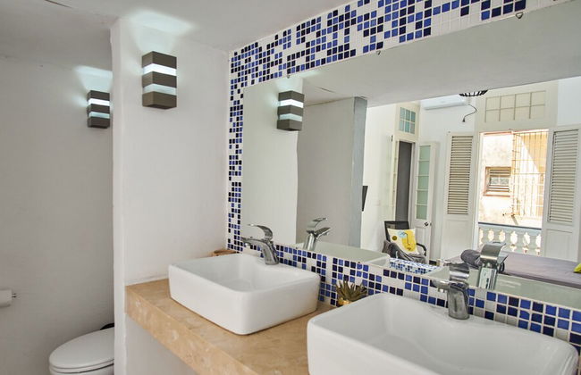 Lujoso Apto WIFI Gratis Balcon y Jacuzzi - Photo 27