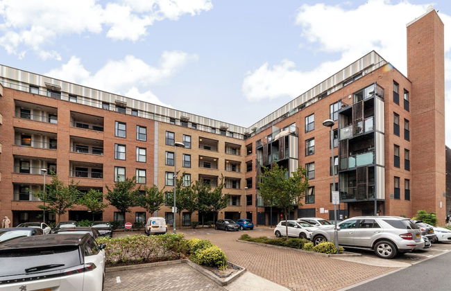 Top-rated Penthouse - King Size Bed & Free Parking - Photo 1