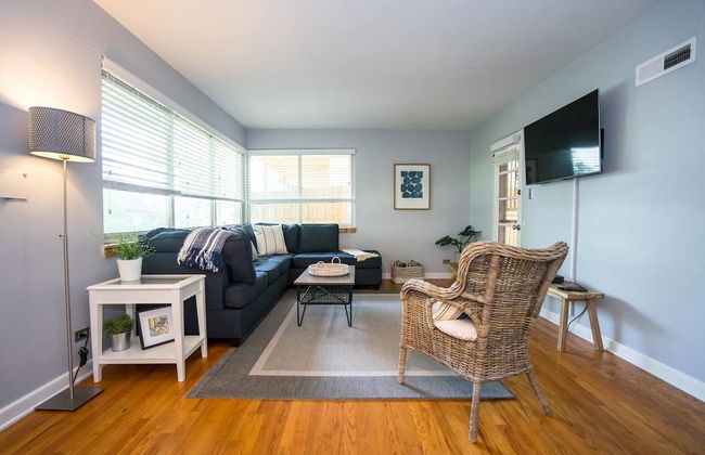 The Denver Den in Mayfair Park Enormous Backyard With Grill Sleeps 7 - Photo 11