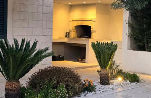 Villa TM with private heated pool, poolhouse & private garage - Photo 11