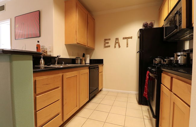 LAs Premier Apartments - Photo 28