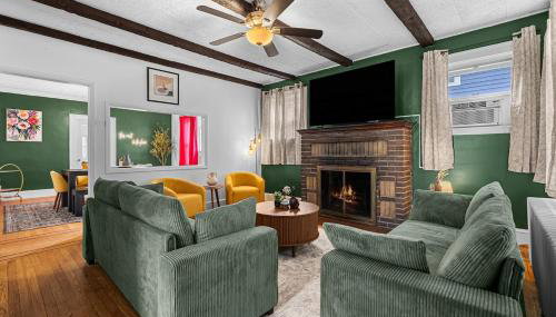 Charming 4BR Retreat in Arlington Sleeps 12 NearDC - Foto 1