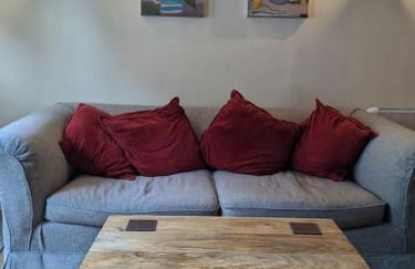 Cosy character cottage in central Marlborough UK - Photo 5