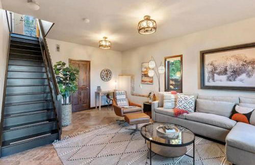 Family Mountain Getaway w Hot Tub and Amazing Views! Close to Hiking & Skiing - Foto 24