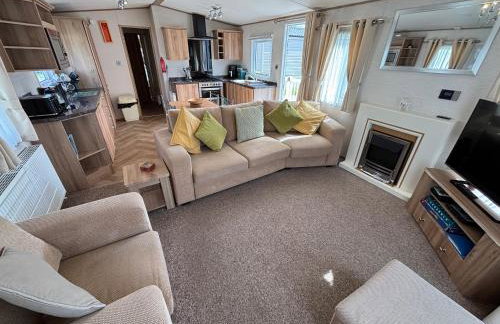 L60, Two bedroom caravan - California Cliffs, Parkdean Resort, Scratby - Sleeps 6, bed linen, towels plus Wi-Fi included - Sorry no pets - Foto 4