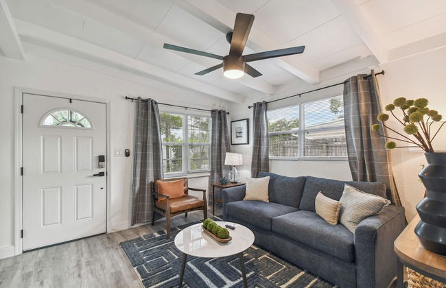 Coastal Bliss 3BR Gem Near MacDill AFB - Foto 19