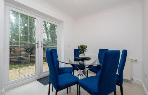 Modern Detached 4-Bedroom 2-Bath Home, Guildford - Photo 24