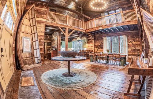 Modern Barn with Hot Tub, Game Room & Sleeps 14 - Foto 22