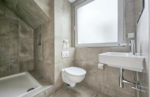 Tolstov Apartments - Monteurwohnungen - 3 Schlafzimmer - Küche - Balkon - Waschmaschine - 25 Min zur Messe DUS - Foto 8