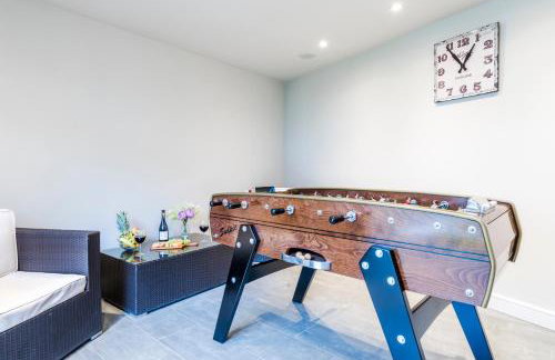 Cozy 3 Bedroom Terrace Cottage in Epsom - Photo 49