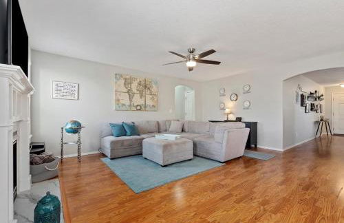 Urban Escape Steps to Downtown - Photo 7