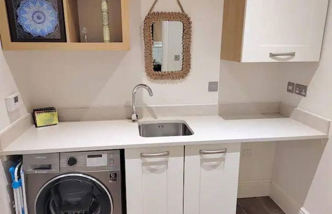 The Ayres House 2-bed Apartment in Cambridge - Photo 27