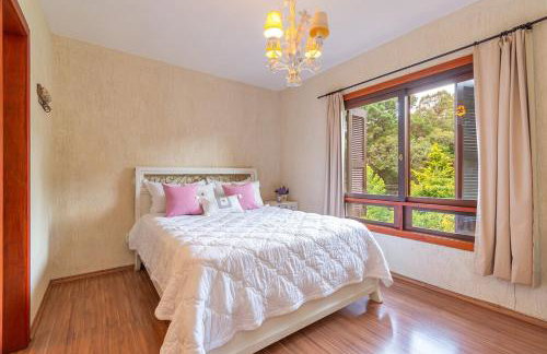 Linda casa em Canela - Jardim, Lareira e Conforto! - Foto 4