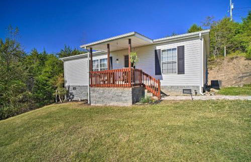 Bring Your Pets! Midway Abode with Yard and Fire Pit - Foto 23