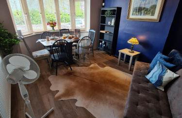 Rumer Hill House a unique boutique styled place to stay in Cannock close to A5 the McArthur Glen outlet - Foto 1