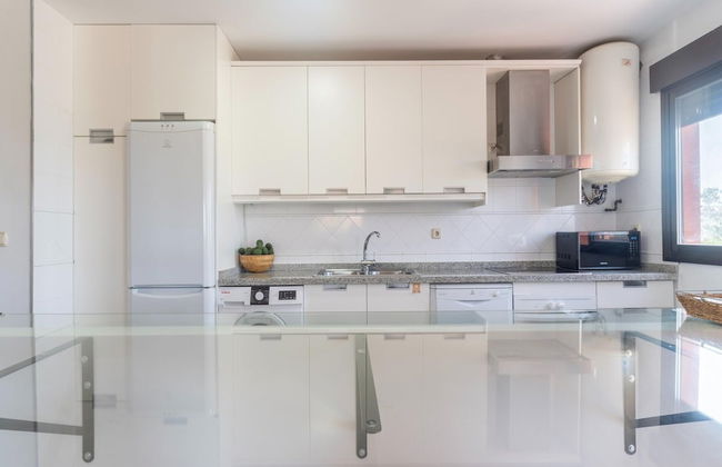 Spacious Apartment With 2 Terraces - Photo 9