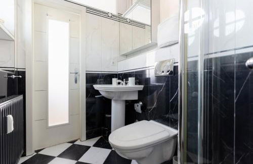 2 BR Loft - LUXUS - MODERN - PARKPLÄTZE - KAFFEE - NETFLIX - WEINBERGBLICK - KÜCHE - BALKON - Foto 22