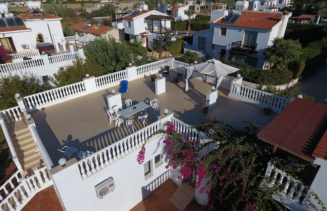 Huge ! Lovely! Private! Villa in The Heart Of Coral Bay! Car Not Essential ! - Photo 38