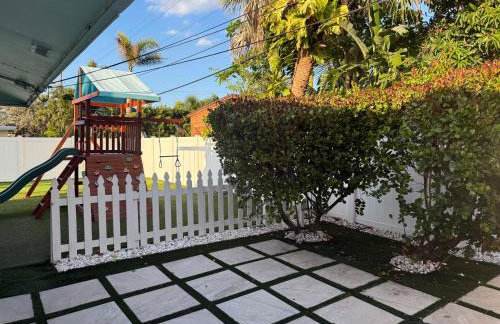 Spacious 4BR 2 5BA Family Retreat Pool Near Beach - Foto 54