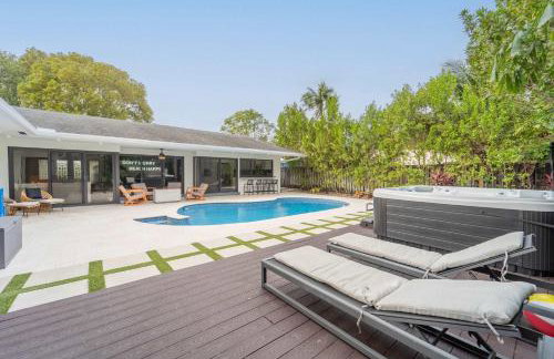 Resort Style Backyard Heated Pool Hot Tub Fire Pit - Foto 38