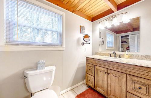 Dock! Dog-Friendly Lakefront Gem in Southern Maine - Foto 13