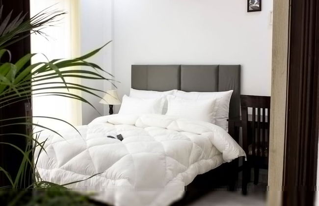 Modern City Retreat 2bhk Paras Fortis Balcony - Photo 45