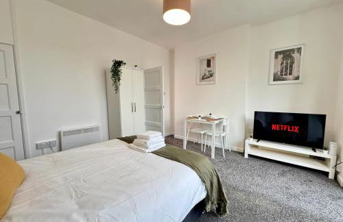 THE SPRINGFIELD SUITE - ONE BEDROOM APARTMENT - KIDDERMINSTER CENTRAL - SLEEPS 3 GUESTS - PARKING INCLUDED - WEST MIDLANDS SAFARI PARK LOCATIOn - Foto 2