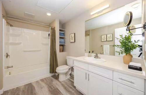 Stunning Water View 2BR · Jacuzzi & Rooftop Lounge - Foto 31