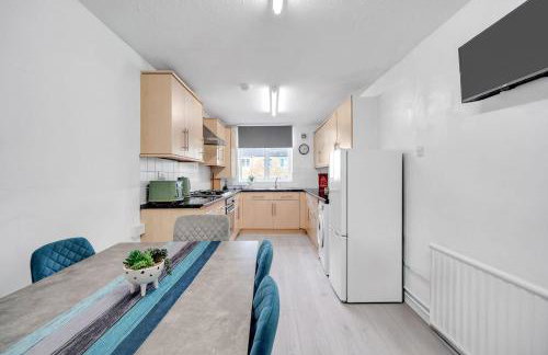 Bella Homes-Spacious 4 bedroom Modern Town house Romford - Foto 13