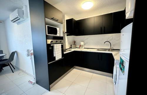 Luxury 2-Bed Marina Apartment - Photo 21