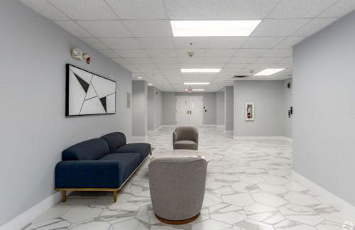 Stylish 4 Bed - 2 Mins to Stadium - Free Parking - Gym - Views - Foto 33