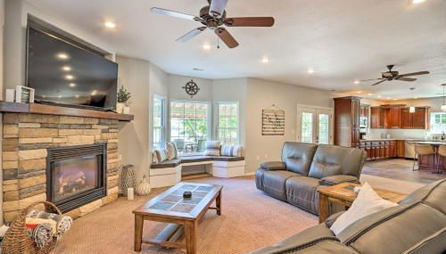 Dock and Jet Ski Slip Lakeside Sunrise Beach Home! - Foto 3