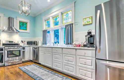 Colorful Cottage with Deck about 5 Mi to Downtown! - Foto 9