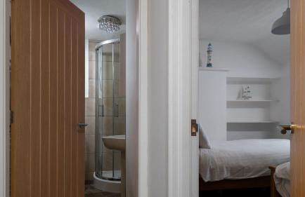 Sailors Return - Photo 32