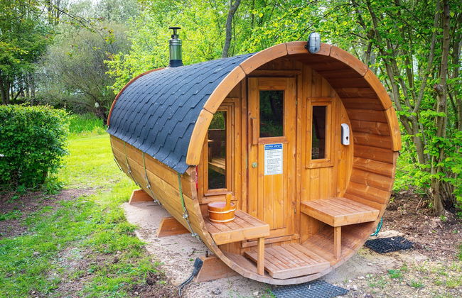 Owl Lodge With Hot Tub and Massage Treatments - Photo 30