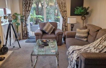 Stunning Fir Tree Corner 3 bedroom detached Executive house ideal wedding guest family home with free drive way CCTV parking for 2 vehicles or LWB Van M5 1 mile away dogs welcome by prior arrangement - Foto 37