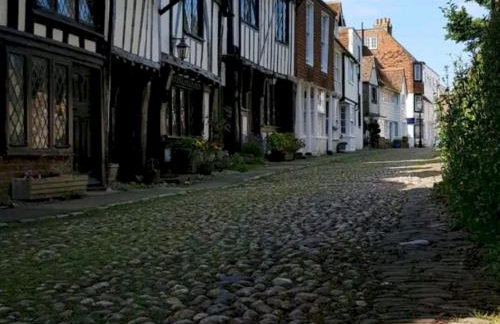 Fabulous Beach Front Holiday Location - Pass the Keys - Photo 33