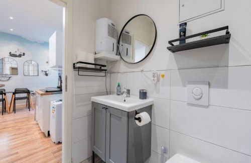 Cozy Retro Chic with Patio and Self Check-in - Foto 22